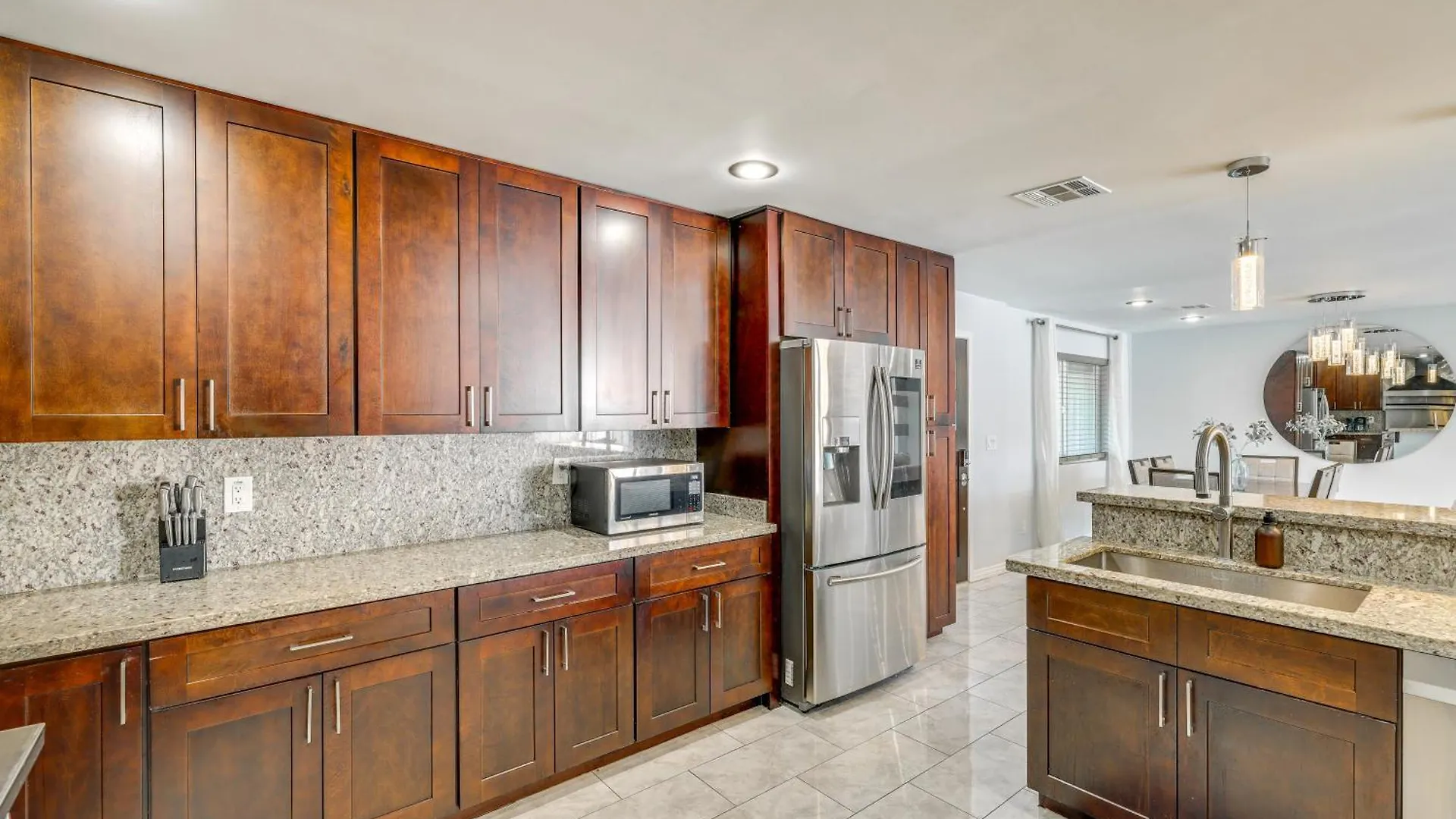 Updated Scottsdale Retreat With Private Pool! בית נופש