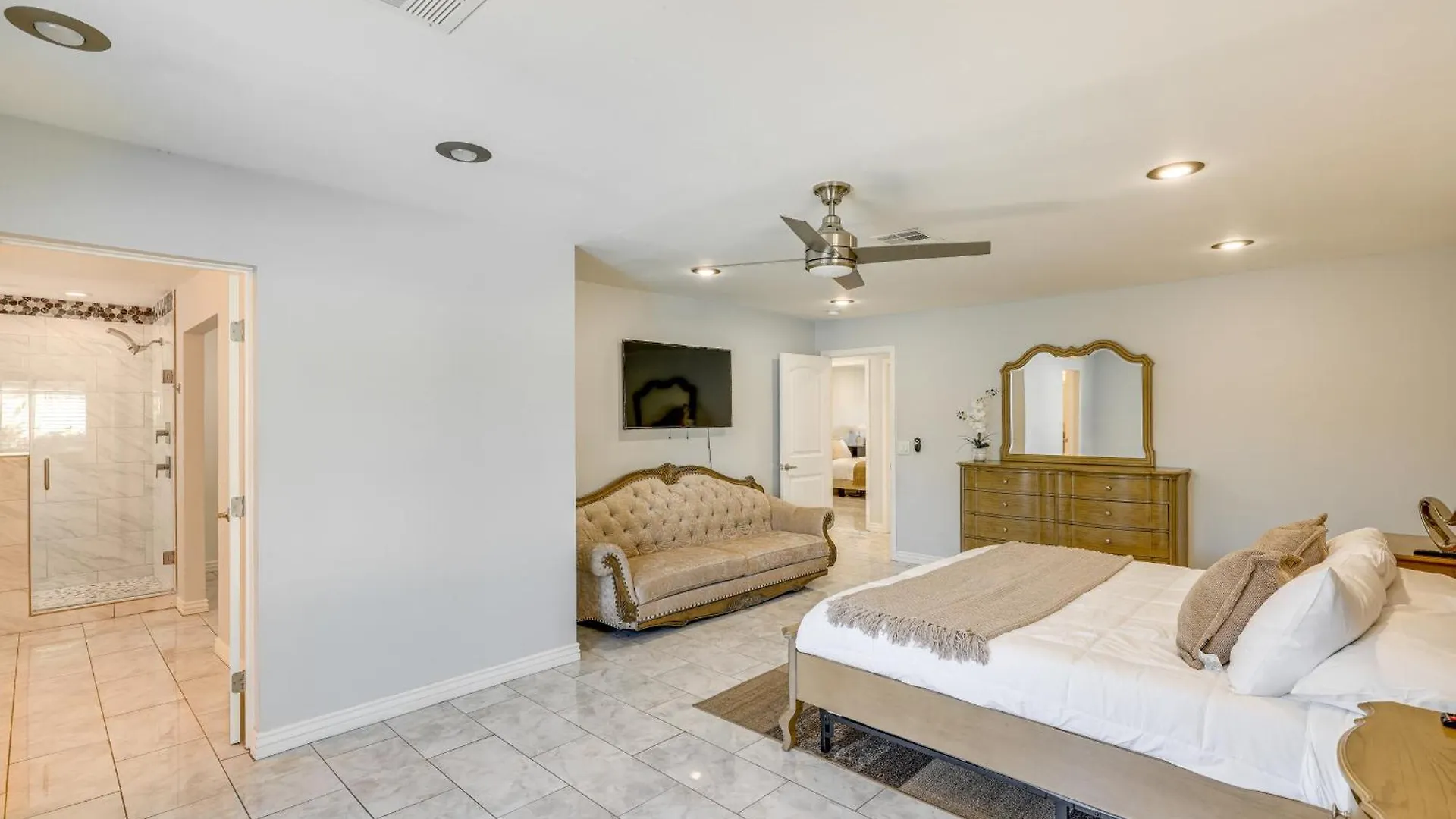Updated Scottsdale Retreat With Private Pool! בית נופש